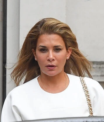 Dubay şeyxindən qaçan arvadı kameralara tuş gəldi – VİDEO