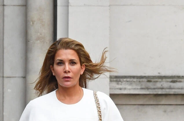 Dubay şeyxindən qaçan arvadı kameralara tuş gəldi – VİDEO