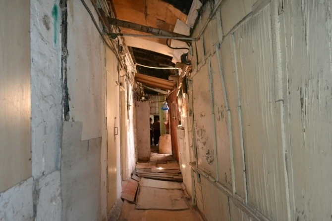 В Баку жильцы отказываются покидать аварийный дом: на место прибыл Эльдар Азизов - ФОТО 