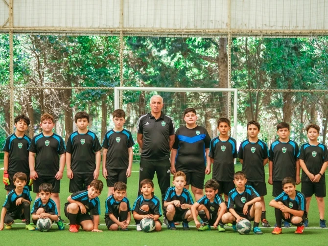 Gənc futbolçular Arif Əsədovun rəhbərliyi altında Miras Futbol Klubuna qatılmağa dəvət olunur!