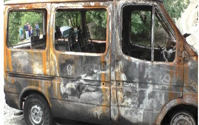 Azərbaycanda iki mikroavtobusu yandıran şəxs saxlanıldı - FOTO