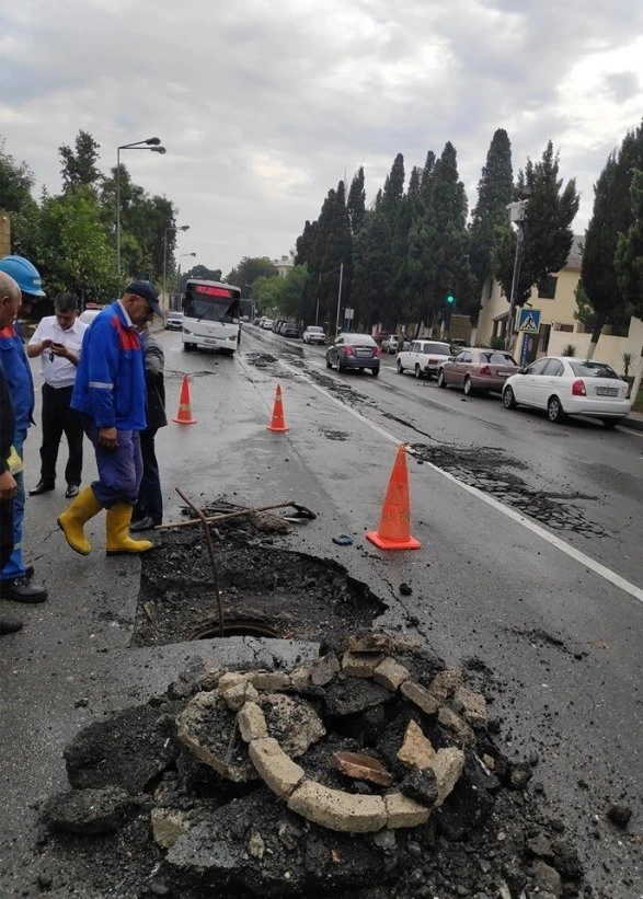 В Баладжары просела дорога - ФОТО
