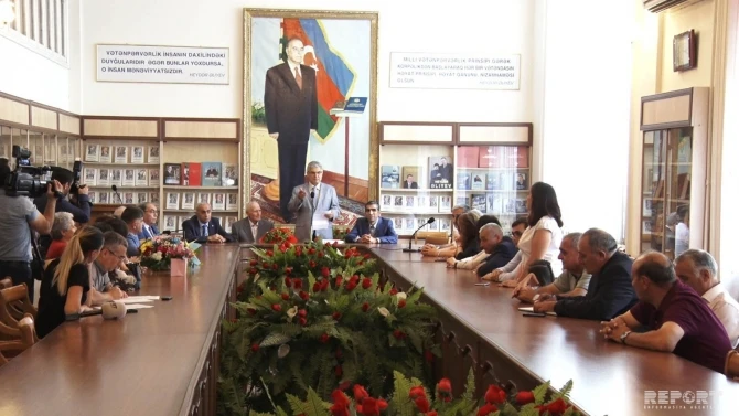 Məzun ola bilmədiyi universitetdən 57 il sonra fəxri fərman aldı - VİDEO