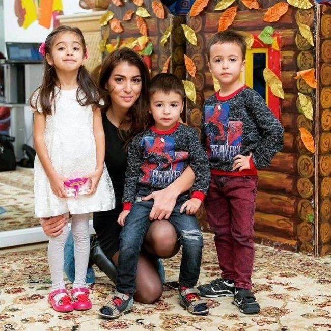 Əkiz və üçəm böyüdən azərbaycanlı məşhurlar - FOTO