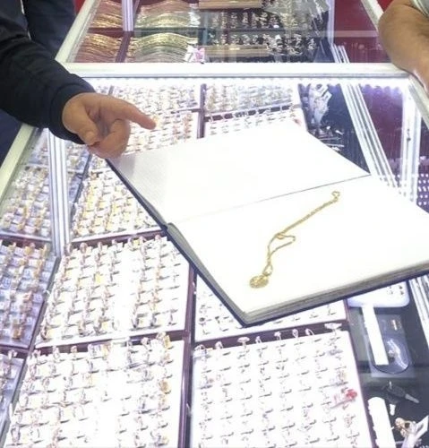 Fəhlə işlədiyi evi qarət etdi - FOTO