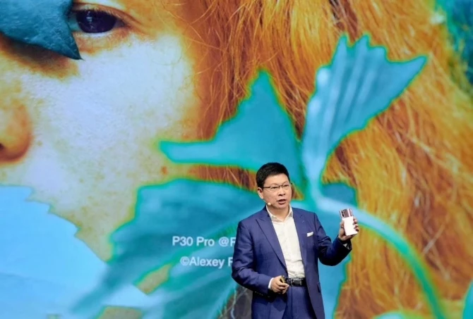 HUAWEI Kirin 990 5G prosessorunu təqdim edir