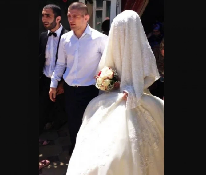 Həbib Nurmaqomedov həyat yoldaşını niyə hamıdan gizlədir? - FOTO