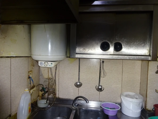 Bakıda mənşəyi məlum olmayan ətlərdən istifadə edən restoran bağlandı - FOTO