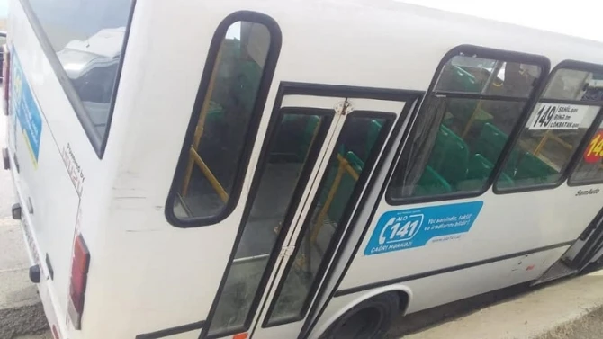 Bakıda avtobusu qəzaya düşdü - xəsarət alan var - FOTO
