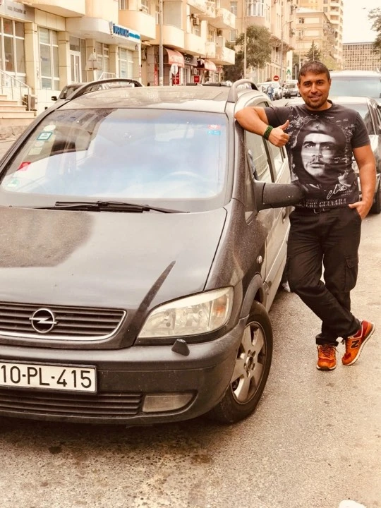 Bakıda qayda pozan blogerə yol polisindən gözlənilməz jest
