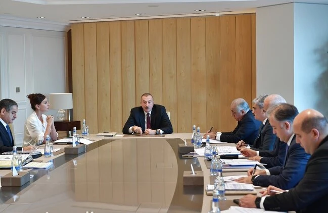 İlham Əliyev yeni Azərbaycan modeli qurur  - Prezident kimlərə nə mesajlar verdi?