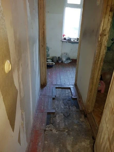 Sumqayıtda polis xəstə qadının mənzilinə göz dikib - FOTO/VİDEO
