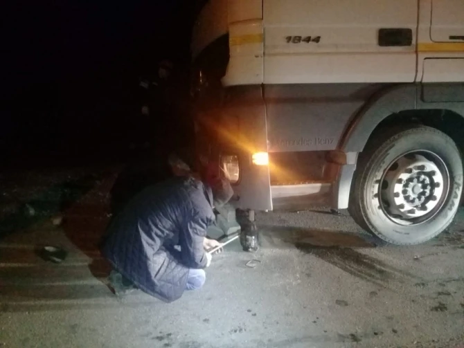 Kürdəmirdə sürücü yük maşınının altında qalaraq ölüb - FOTO