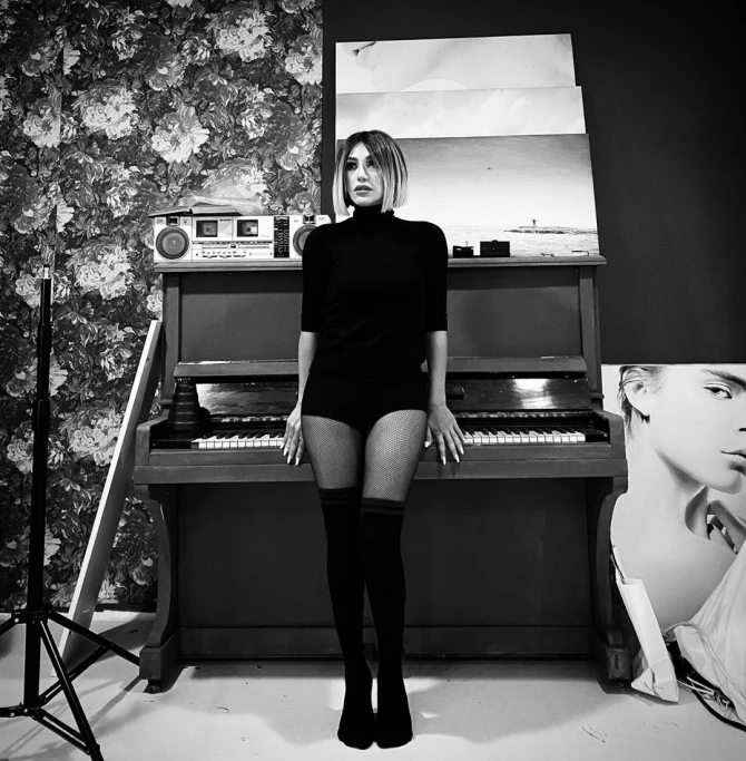 Röya bu görüntüsü ilə olay yaratdı - FOTO