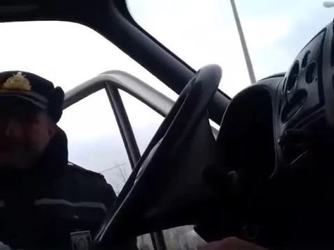 Дорожная полиция: Полицейский-взяточник с видео давно умер - ФОТО