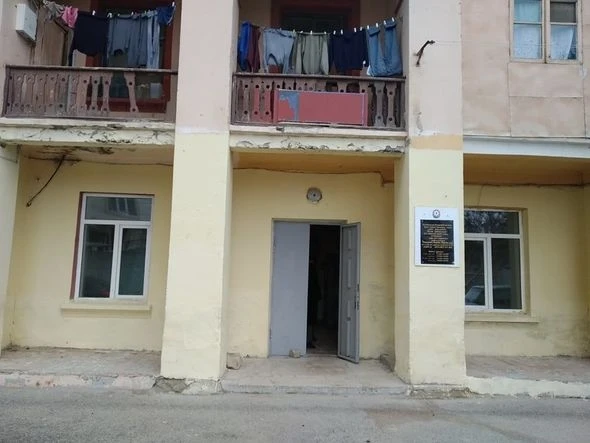 В Баку собаки согревали младенца, брошенного возле 