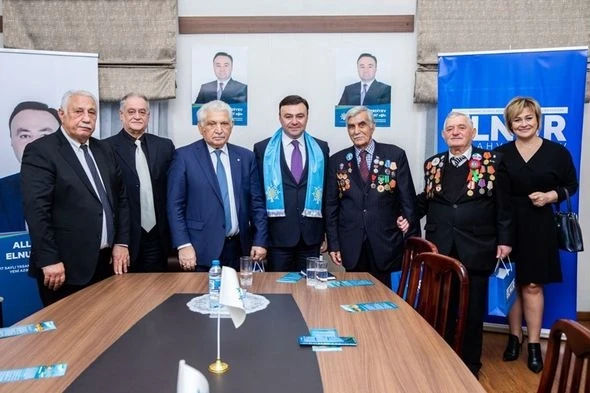 Elnur Allahverdiyev vətəndaşlarla bir arada - FOTO