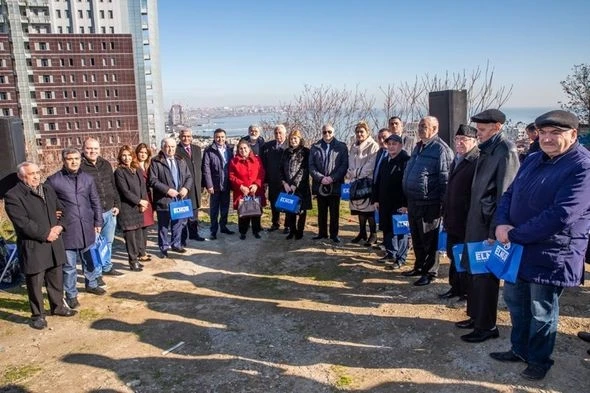 Elnur Allahverdiyev vətəndaşlarla bir arada - FOTO