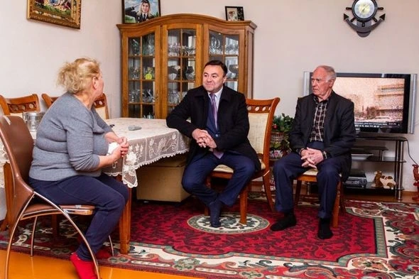Elnur Allahverdiyev vətəndaşlarla bir arada - FOTO