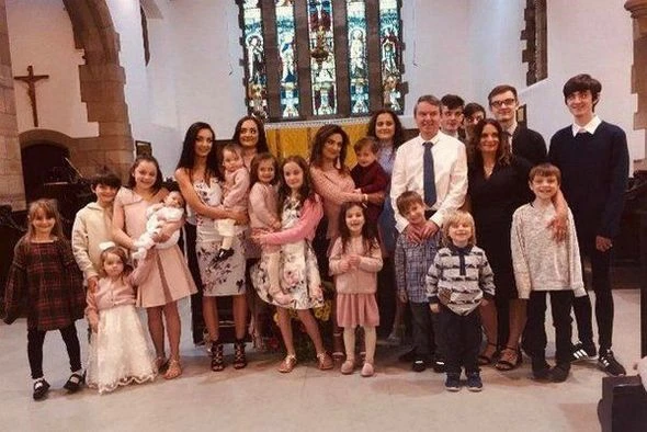 Самая многодетная мама Британии родила 22-го ребенка в 45 лет - ФОТО