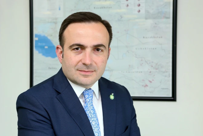 İki azərbaycanlı vitse-prezidentə BP-də daha yüksək vəzifə verildi - FOTO