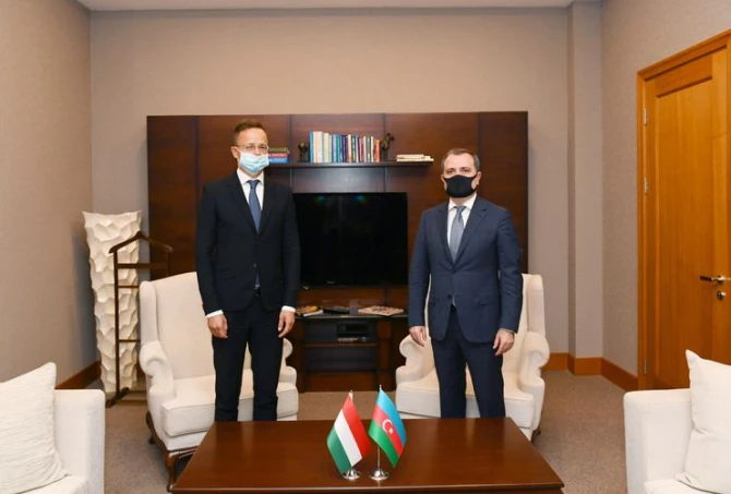 Ceyhun Bayramov macarıstanlı həmkarını Ermənistanın son təxribatı barədə məlumatlandırıb - YENİLƏNİB