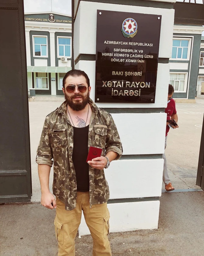Döyüşmək arzusunda olan Faiq Ağayev və reper səfərbərlik qeydiyyatından keçdilər - FOTO