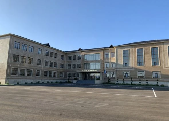Ильхам Алиев и Мехрибан Алиева на открытии нового здания школы в поселке Гала - ФОТО