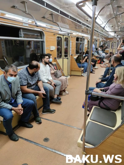 Metroda problem yaranıb - FOTO