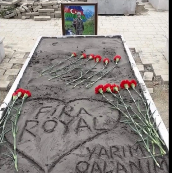 Həyat yoldaşının şəhidin məzarı üstünə yazdığı sözlər hər kəsi duyğulandırdı - FOTO