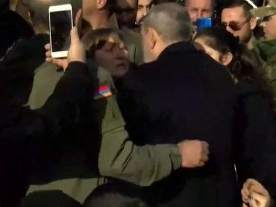 Erməni qadın: Paşinyan, sənin oğlun kimi, mənimki də sağ olmalı idi