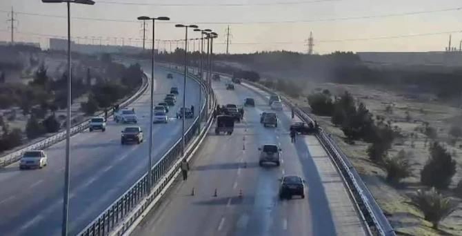 Bakıda yollar buz bağladı: Zəncirvari qəzalar baş verib - FOTO