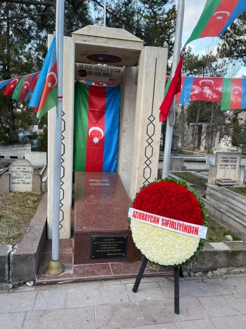 Məhəmməd Əmin Rəsulzadənin məzarı ziyarət edilib