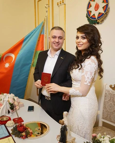 Məşhur klarnet ifaçısı aktrisa ilə evləndi - 