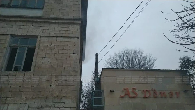 Kürdəmirdə köhnə mehmanxanada yanğın baş verib - FOTO