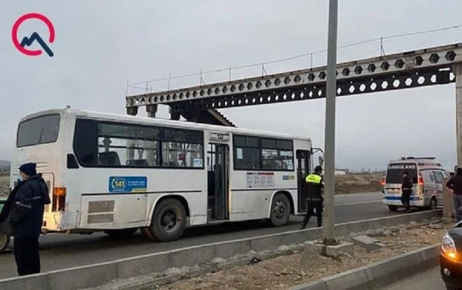 Bakıda sərnişin avtobusu piyadanı vurub öldürdü - FOTO