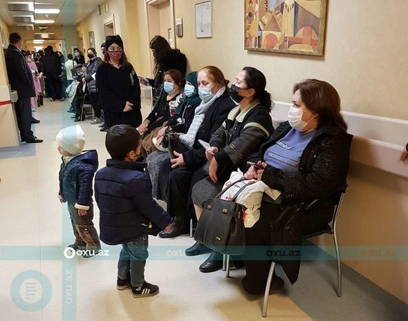 Mərkəzi Klinikada karantin qaydaları pozulur - FOTO