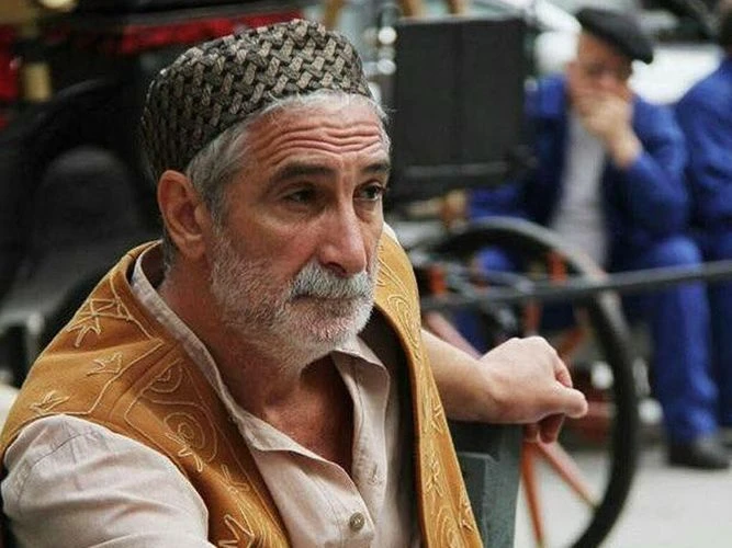 Əməkdar artist insult keçirdi - təcili xəstəxanaya yerləşdirildi