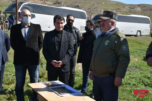 Xarici diplomatlar Qubadlıda düşmənin törətdiyi ekoloji terroru öz gözləri ilə gördülər - FOTO - YENİLƏNİB