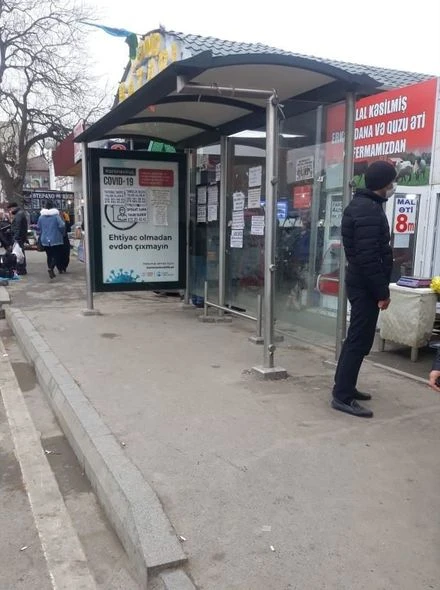 В Баку пресечена торговля на автобусной остановке - ФОТО