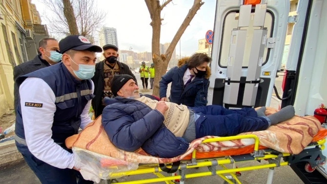 Küçədə qalsa da, yardım qəbul etməyən şəxslə bağlı - RƏSMİ AÇIQLAMA, FOTO