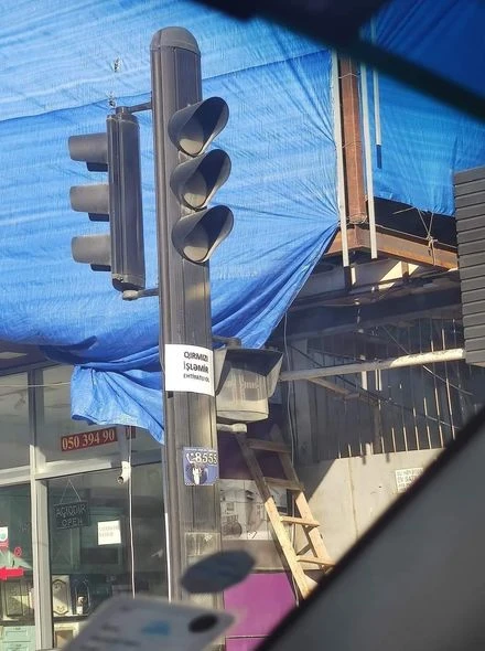 Bakıda işıqforun işləməməsini bildirmək üçün qeyri-adi “çıxış yolu” - FOTO