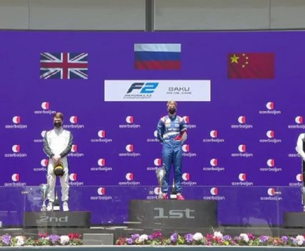 Шварцман выиграл первую гонку 
