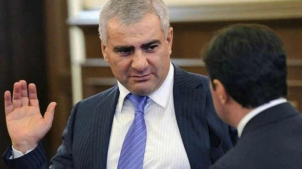 Azərbaycanın axtarışa verdiyi üç ermənidən ikisi milyarderdir - FOTO
