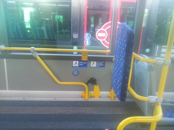 “BakuBus”da problem - Sağlamlıq imkanları məhdud sərnişinin həyatı təhlükəyə atıldı - VİDEO