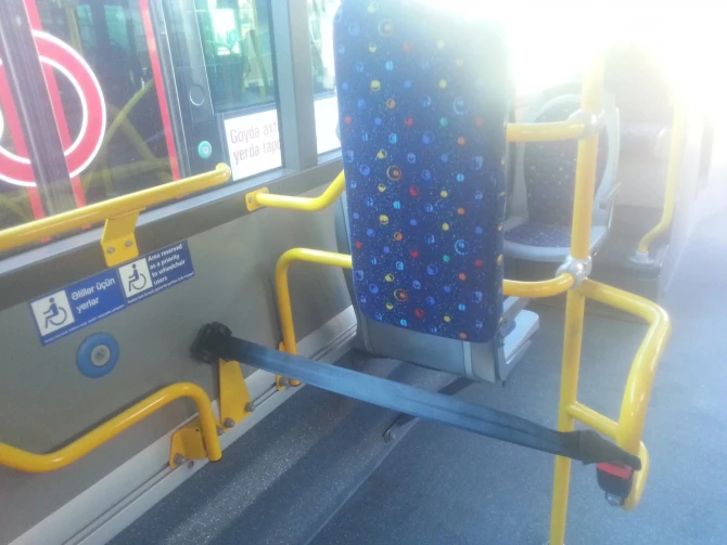 “BakuBus”da problem - Sağlamlıq imkanları məhdud sərnişinin həyatı təhlükəyə atıldı - VİDEO