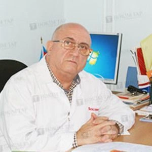 Azərbaycanda xəstənin oğlu həkimi bıçaqladı - FOTO