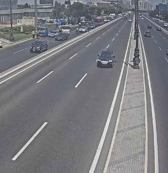 В Баку ДТП стало причиной затора - ФОТО