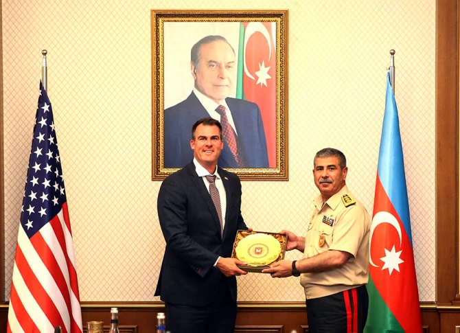Müdafiə naziri ABŞ-ın Oklahoma ştatının nümayəndə heyəti ilə görüşüb - FOTO