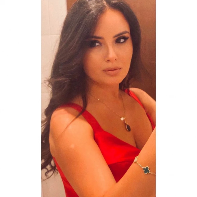 Ayselin cazibədar görünüşü müzakirələrə səbəb oldu - FOTO